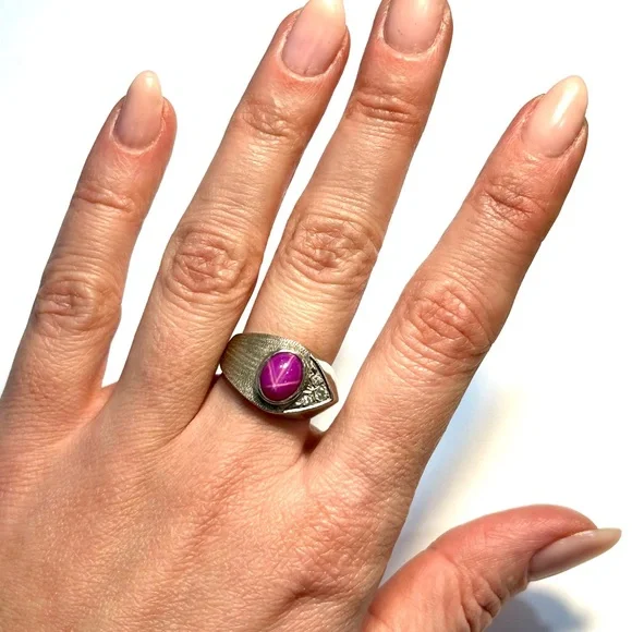 Vintage 14K White Gold Ruby Ring 6.5” Rare Design - Picture 2 of 8